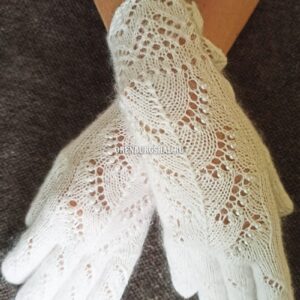 Ажурные перчатки с ландышами и бисером