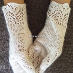 Ажурные перчатки с ландышами и бисером