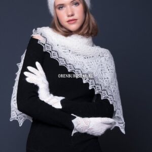 Ажурные перчатки с ландышами и бисером