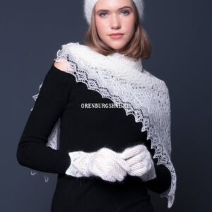Ажурные перчатки с ландышами и бисером