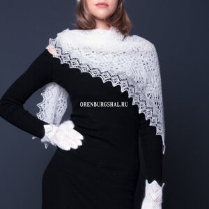 Ажурные перчатки с ландышами и бисером