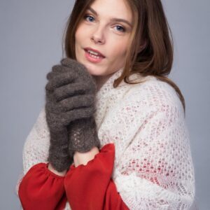 Серые ажурные перчатки