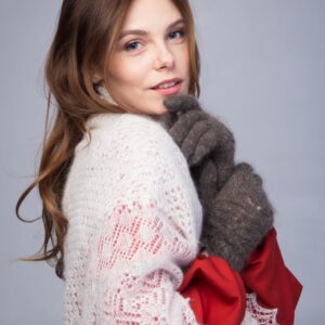 Серые ажурные перчатки