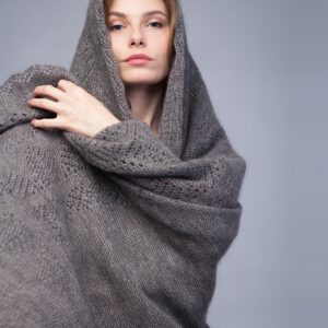 Серая шаль "Еловая ветвь"