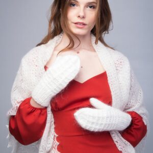 Варежки серо-белые