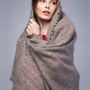 Серая шаль "Загляденье"